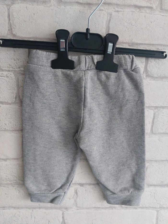 Pantalon de jogging Benetton Baby taille3/ 6 mois - photo numéro 2