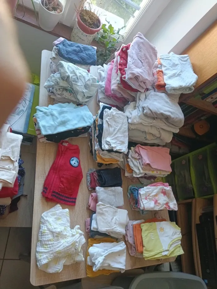 Gros lot de vêtements bébé fille
