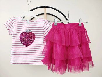 4 ans ensemble été teeshirt Okaïdi et jupe sans marque