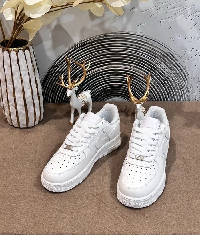 Nike Air Force 1 White Pointure 40 - photo numéro 3