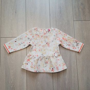 Très jolie robe effet damassé. Fille 12 mois. Marque Orchestra