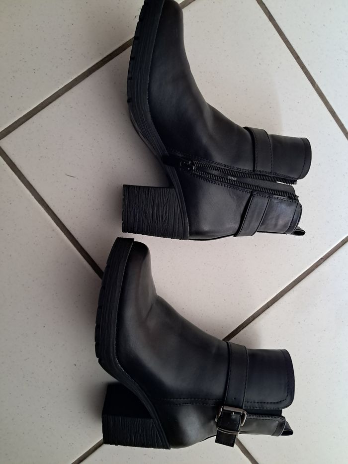 Bottines noires à boucles pointure 36 - photo numéro 3