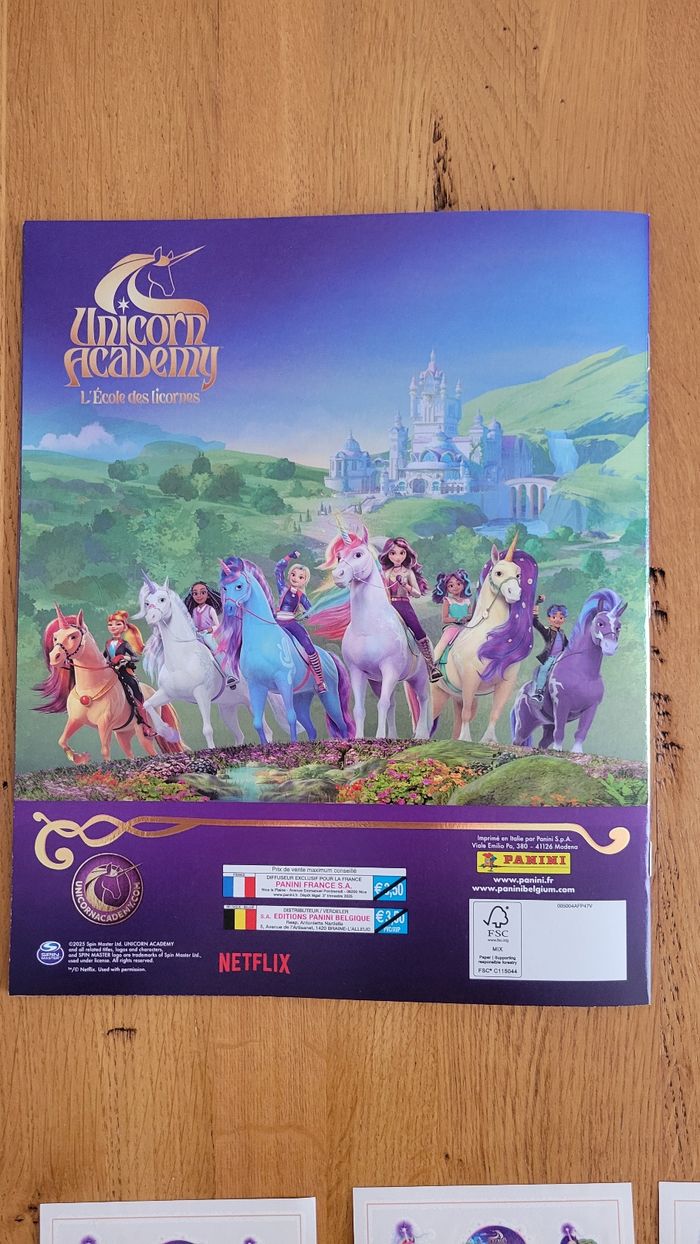 Lot L'école des licornes : 1 album panini , 3 planches de tatouage temporaire, 1 poster - photo numéro 7