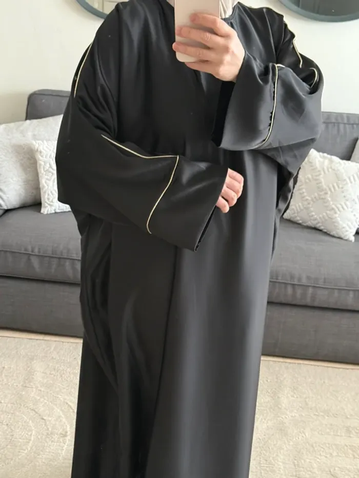 Abaya noire satinée - photo numéro 2