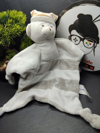 Doudou ours blanc gris  marron rayé Crédit Mutuel Bonnet Rayure Beige Noeud 