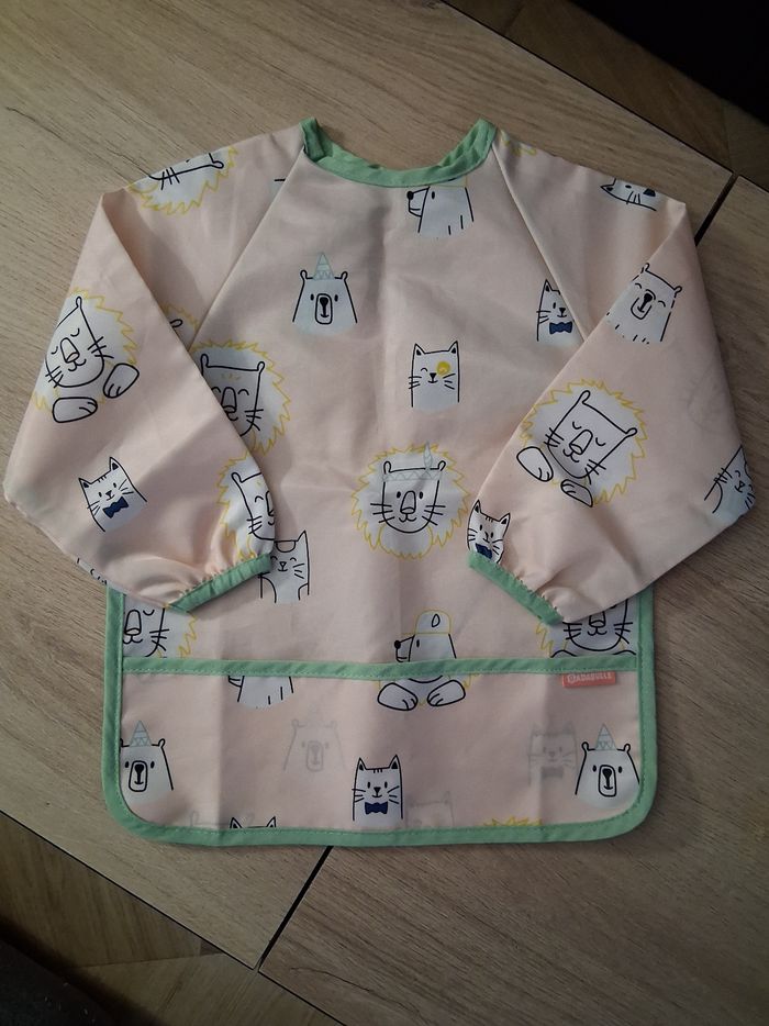 Tablier, ou bavoir à manches longues Badabulle