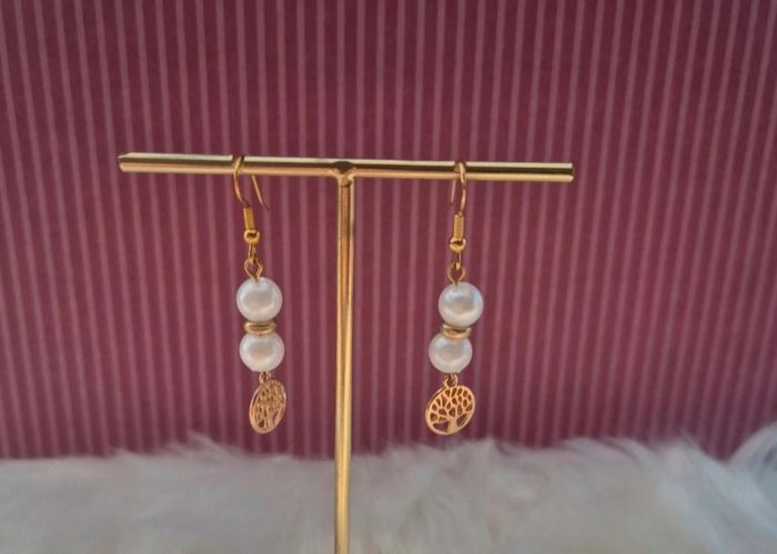 Boucles d’oreilles Perles blanche et arbre de vie doré ✨🤍🌳 #Bijoux #Perles #ArbreDeVie - photo numéro 2