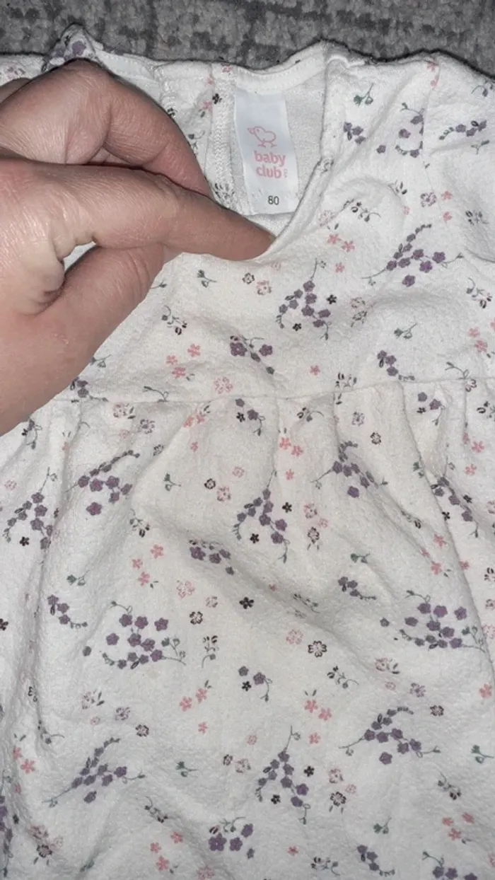 Robe blanche à motifs fleurs - photo numéro 4