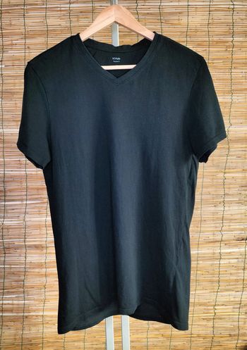 T-shirt uni noir à col V