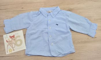 Chemise bleu ciel a boutons blanc, H&M, 6-9 mois 74cm.