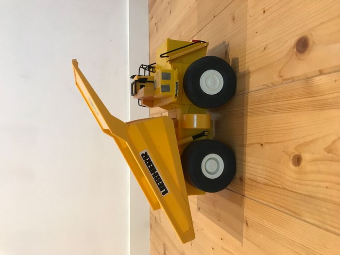 Camion de chantier à benne Liebherr