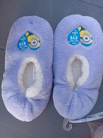 Chausson minion taille 29 30 ans
