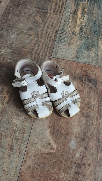 Chaussures bopy taille 19 en très bon état