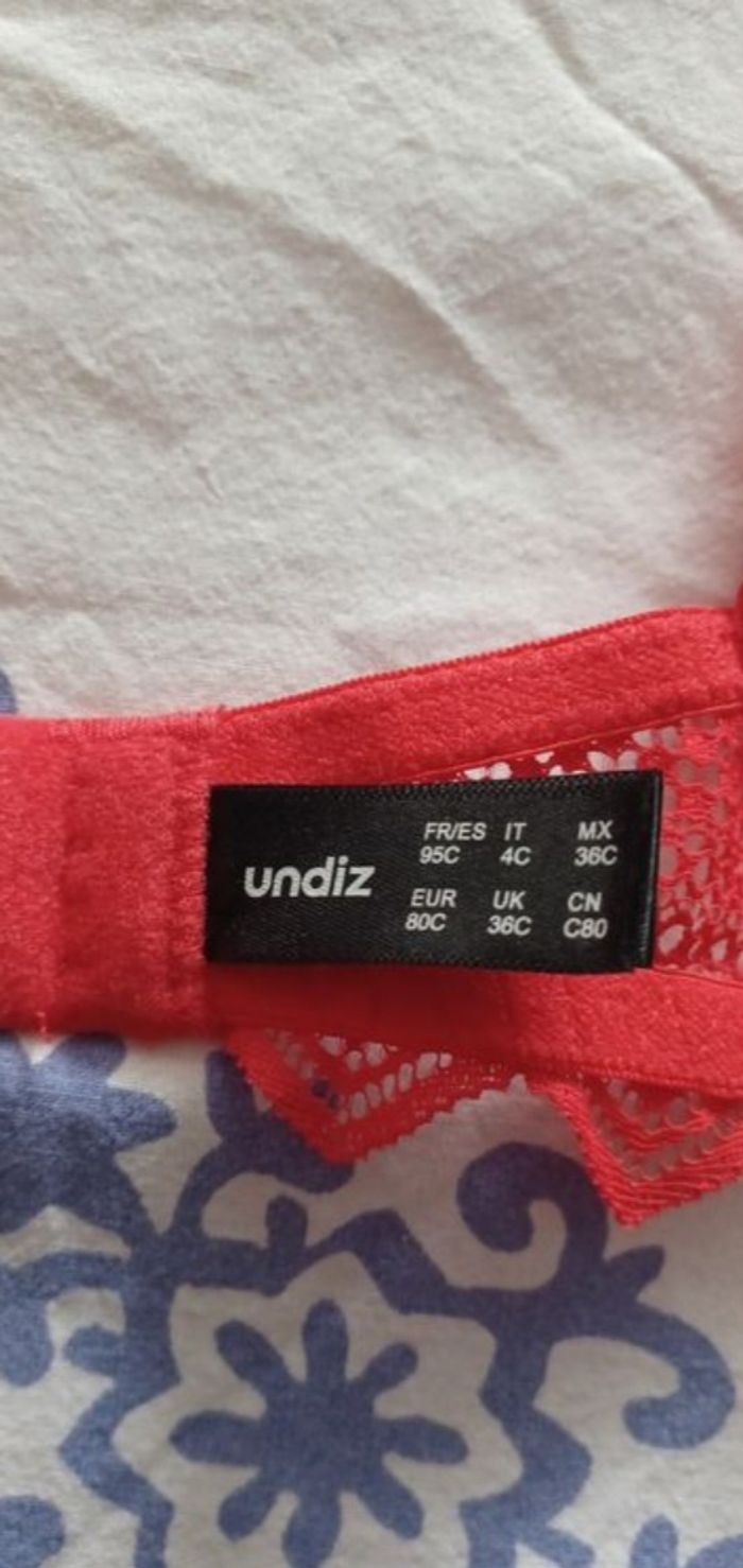 Très joli ensemble lingerie femme haut  95C Bas M - photo numéro 7