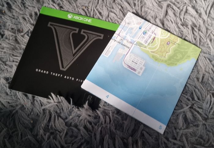 Boîte vide de jeu avec livret et poster GTA 5 - photo numéro 4