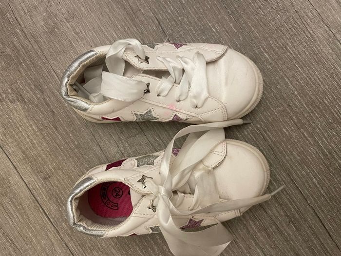 Paire baskets pointure 24 - photo numéro 3