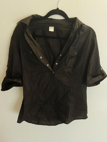 Chemise marron avec boutons