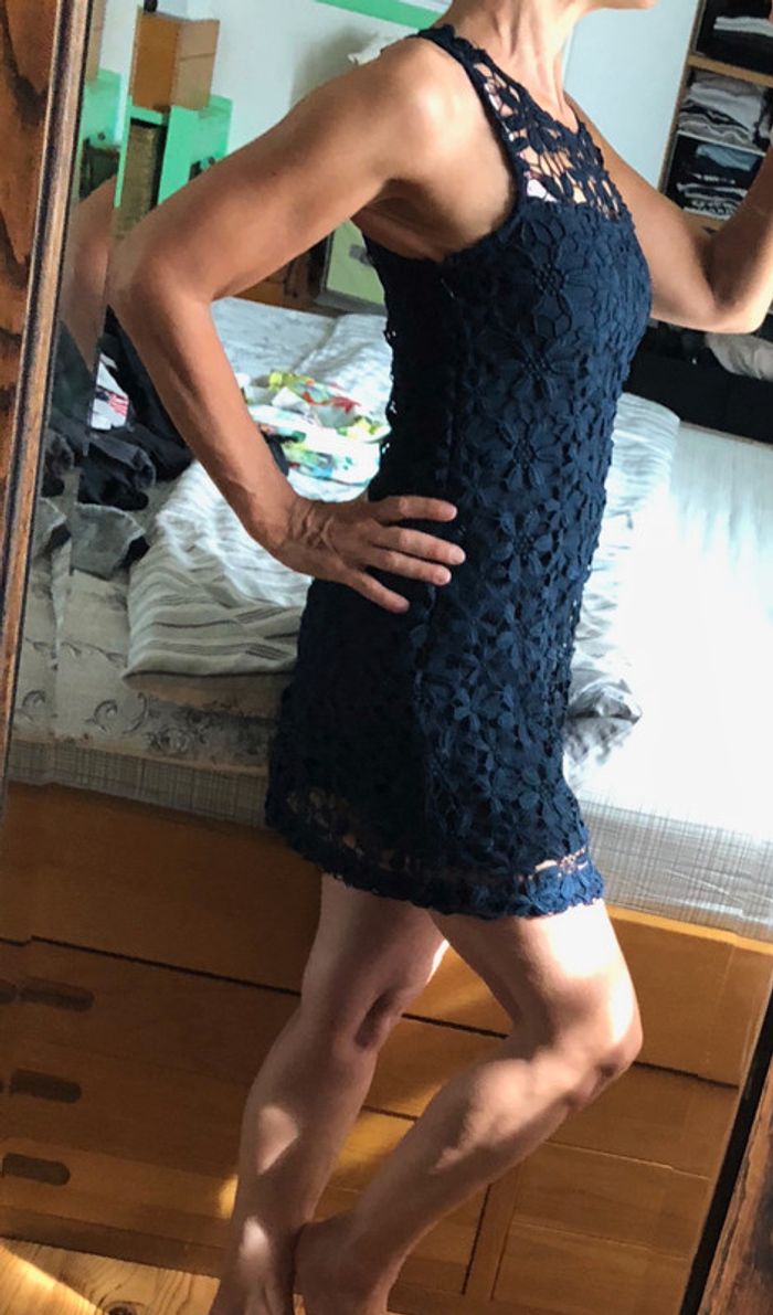 Superbe Robe Bleu marine Hollister en dentelles, XS/T0 neuve