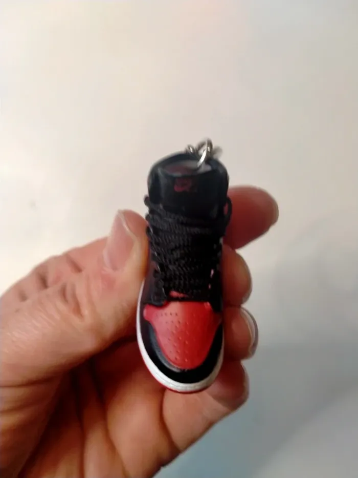 Porte-clés miniature basket Air Jordan 1 "Bred" - photo numéro 5