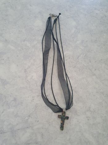 Collier fantaisie avec croix