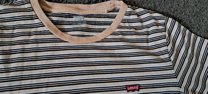 T-shirt LEVI'S, taille M, neuf - photo numéro 2