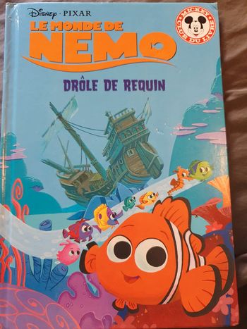Le Monde de Nemo drôle de requin Livre Disney