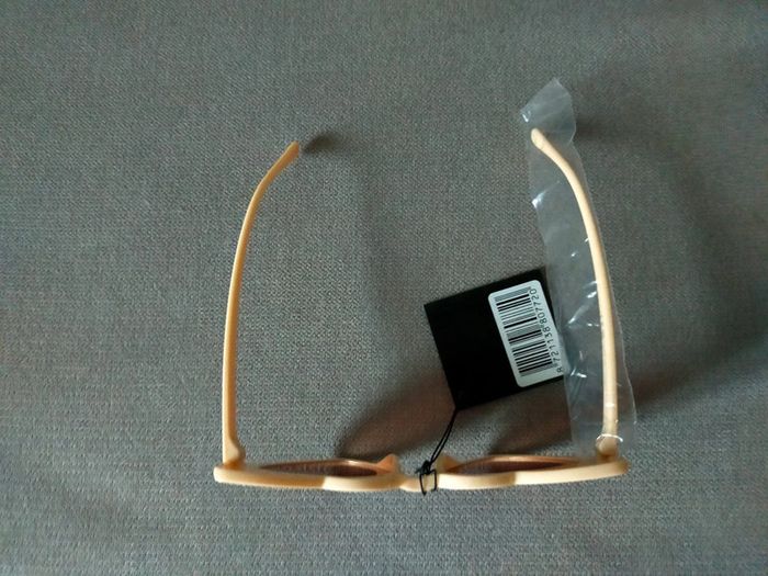 Lunettes de soleil cœur enfant – Monture beige & verres marron - photo numéro 3