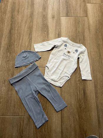 Ensemble legging bodies bonnet h&m taille 6-9 mois daddy’s favorite