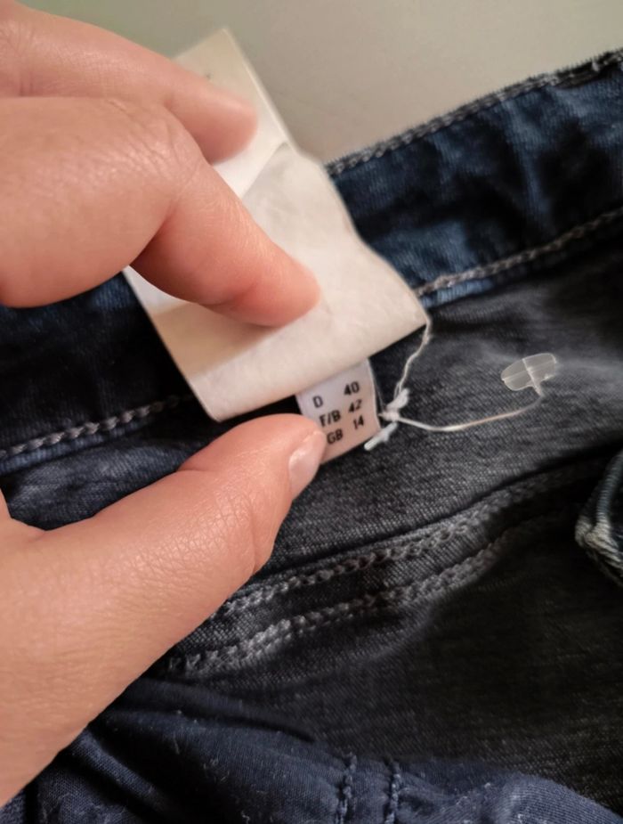 🌸Jeans Madeleine bleu foncé - Détails coutures côtés - Taille 42🌸 - photo numéro 5