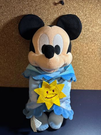 Peluche Mickey bébé et sa couverture