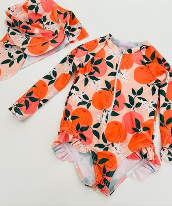 Maillot de bain anti UV avec casquette motifs fruits