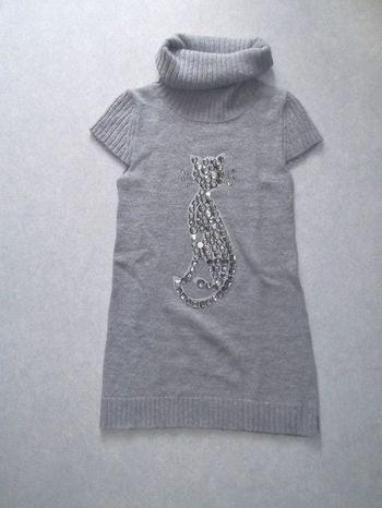 ROBE grise, sans manche, col roulé