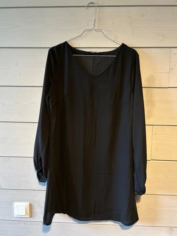 Robe noire , Femme