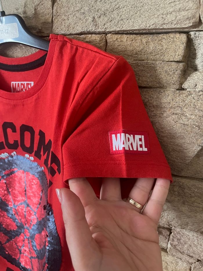 T-shirt Marvel 5-6 ans parfait état - photo numéro 2