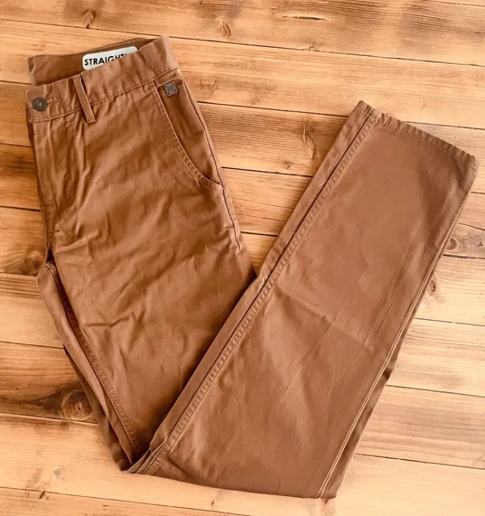 Élégant pantalon camel droit homme