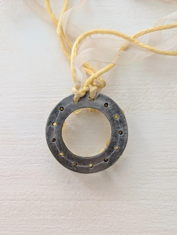 Collier jaune - photo numéro 6