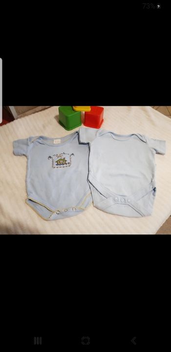 Lot  de 2 bodies taille 3 mois
