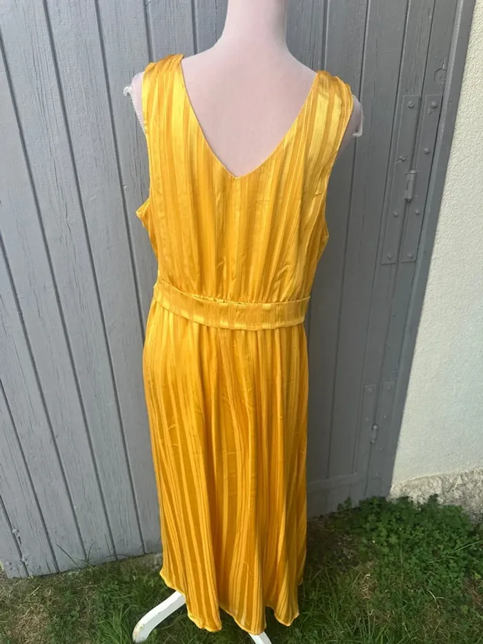 Robe longue sans manches été jaune moutarde décolleté - photo numéro 4
