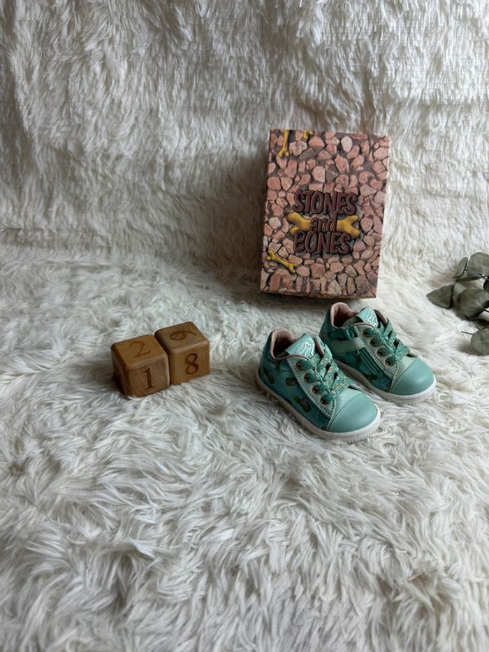 Paire de chaussures Stones and bornes taille 18