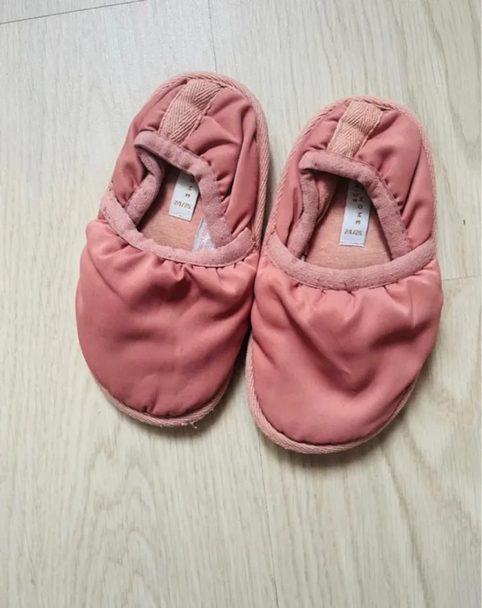 Chaussons en nylon Zara
