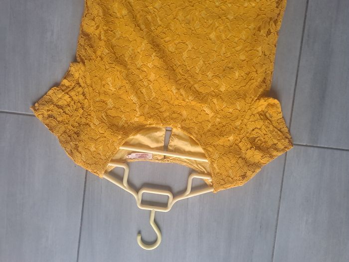 Robe dentelle jaune moutarde DDP Taille M - photo numéro 3