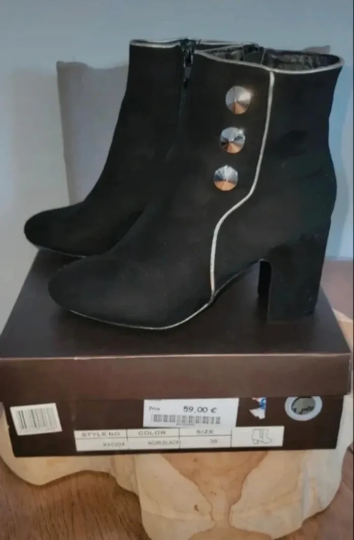 Bottines neuve Prix à d'achat 59€ 36 - photo numéro 2