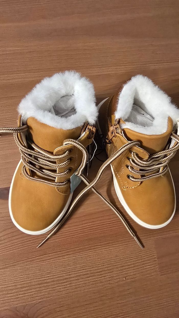 NEUVES  (non portées) 🏷😍🤩superbes bottines fourrées garçon pointure 24🤎🤎💙💙 - photo numéro 6