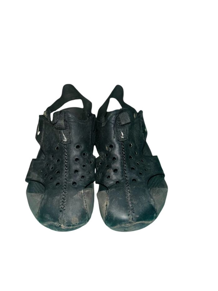 Sandales Nike taille 22
