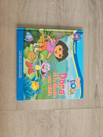 Livre dora l'exploratrice