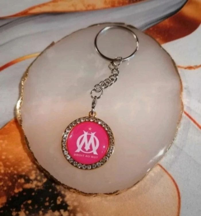 Porte clé olympique de Marseille rose - photo numéro 2