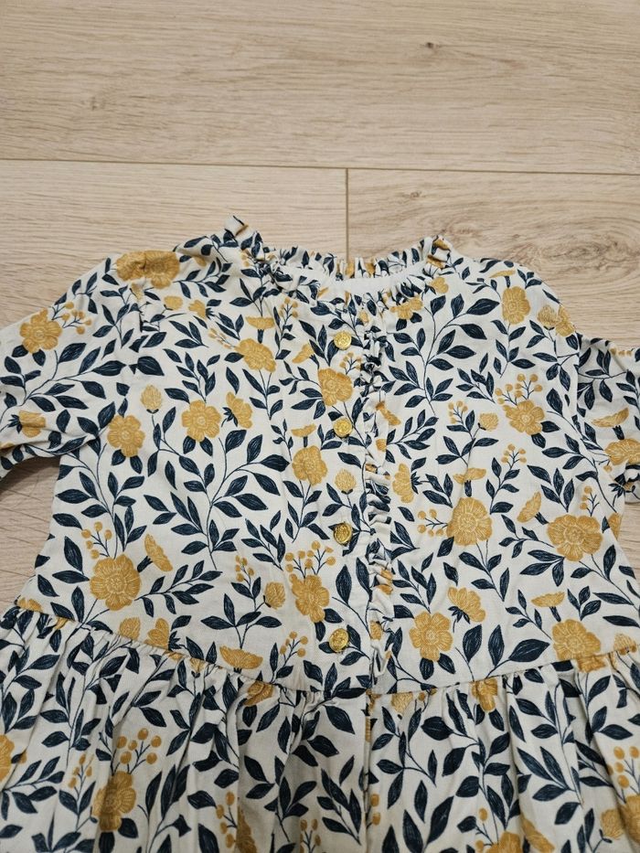 Robe avec bouton dorés - photo numéro 2