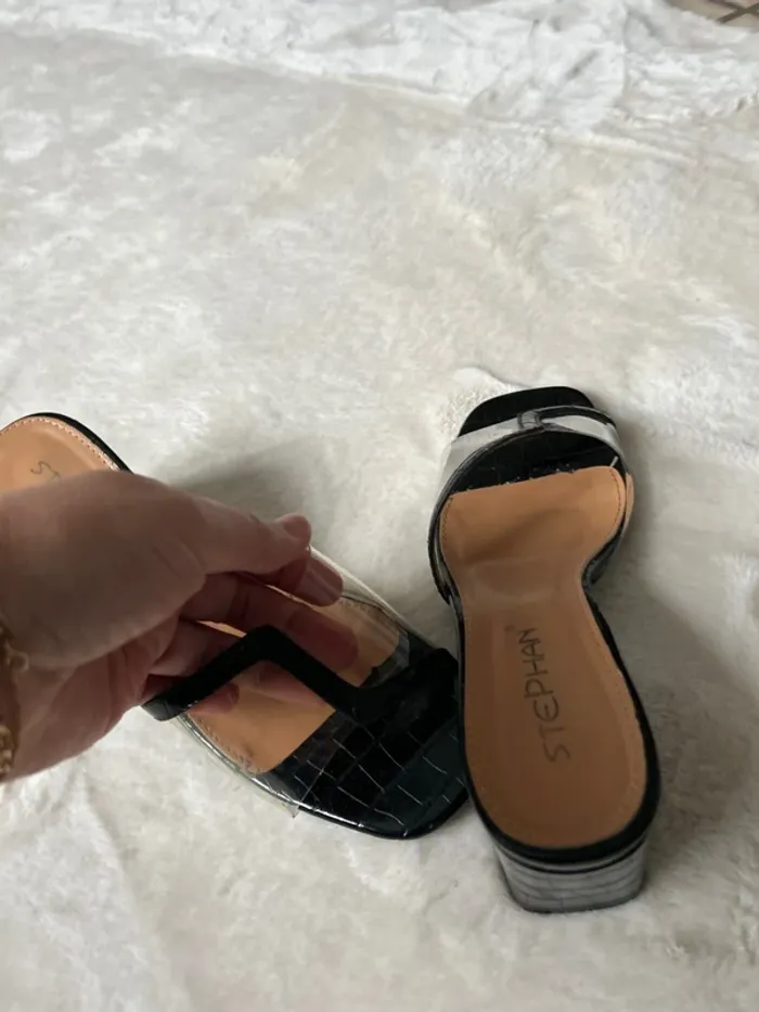 Sandales noire et transparente - photo numéro 3