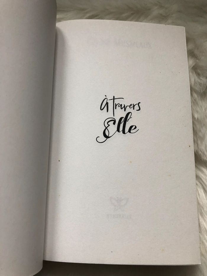 Livre "à travers elle" - photo numéro 6