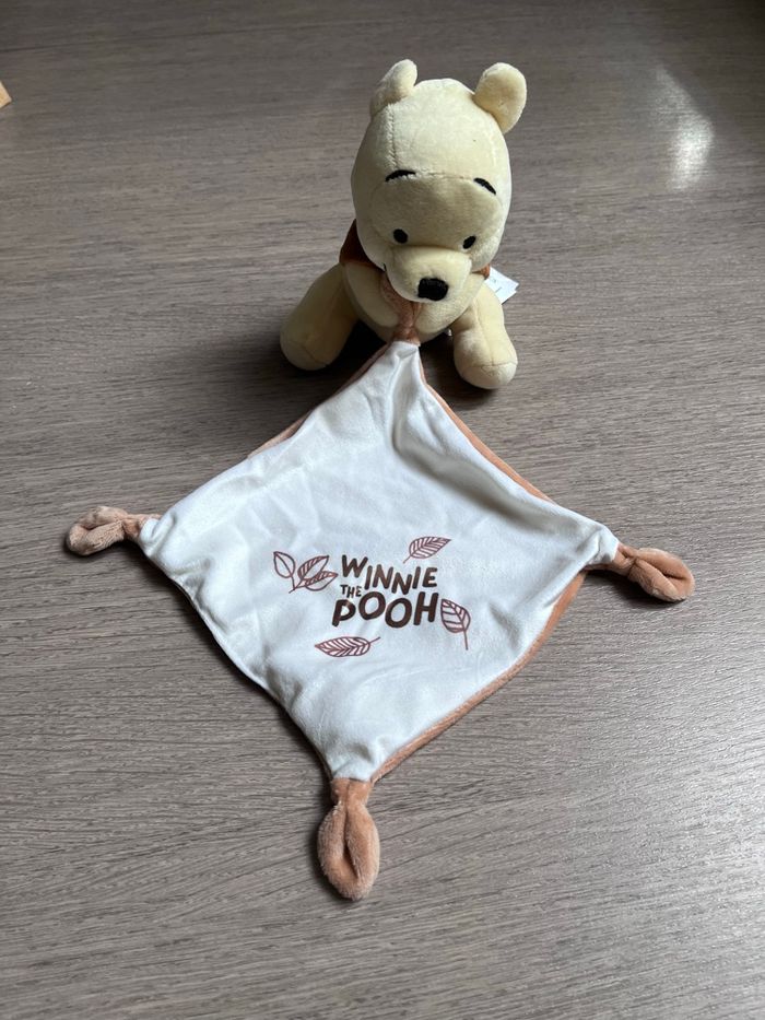 Doudou Winnie l'Ourson the pooh neuf avec étiquette
